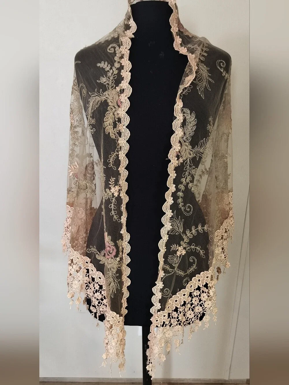 Delicate Floral Lace Fringe Wrap - Blush